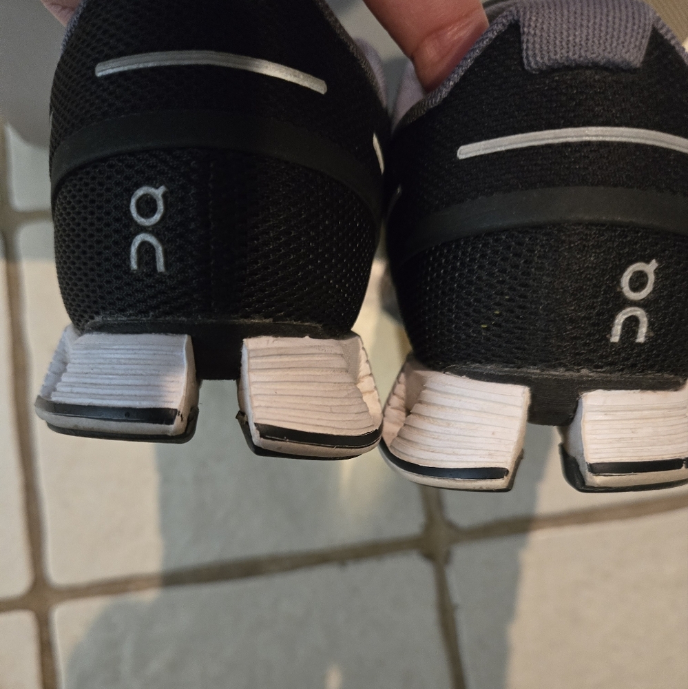 ON Cloud Women's Sneakers - Picture 5 of 8